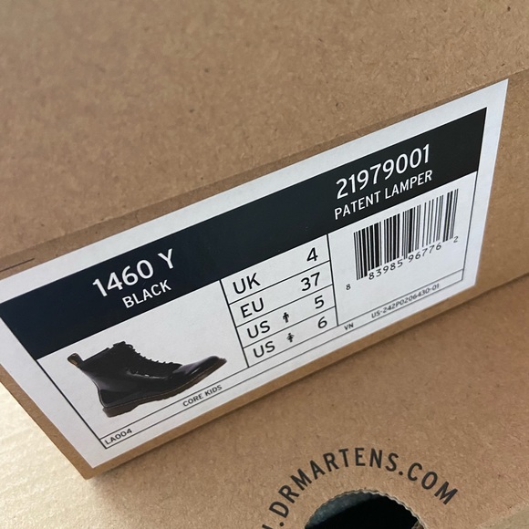 NIB Dr. Martens 1460Y Black Patent Leather Women's Boots - Picture 12 of 12